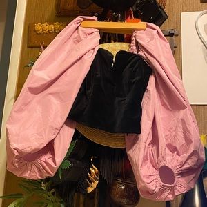 Top with voluminous sleeves